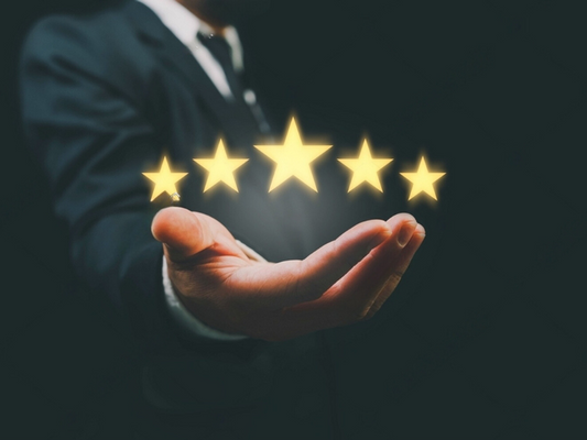 Man giving a 5 star review to Machismo Plus